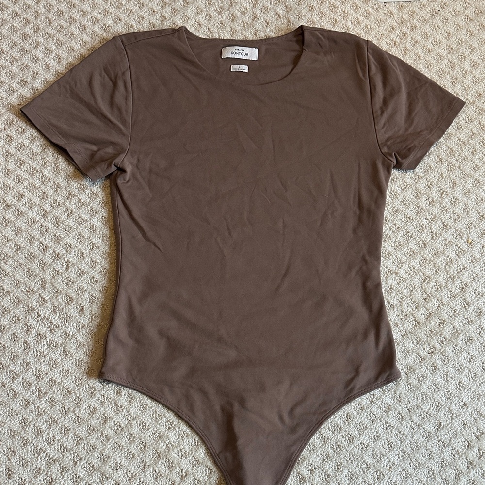 Aritzia Babaton Contour Brown Short Sleeve Bodysuit